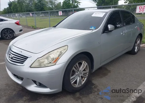 2015 Infiniti Q40 из США, поврежденный, VIN JN1CV6AR7FM521395